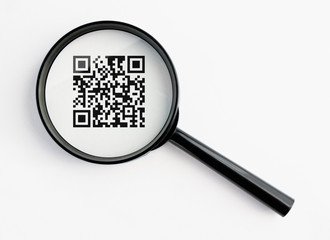 magnifying glass with qr-code