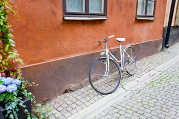 Fototapeta na wymiar ulica na starym mieście w Sztokholmie