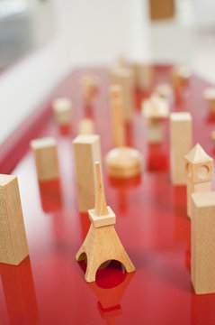 Piccole sculture legno arredamento uffici case