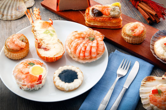 piatto di specialit&agrave; di pesce in gelatina
