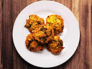 close up of a plate of masala vada