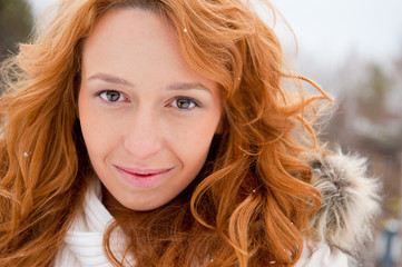 Fototapeta premium Portrait of young pretty woman in winter park