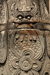 Pattern on coat of mail  in stone guardians .