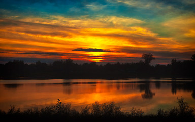 Fototapeta na wymiar red sunset on the river
