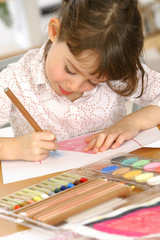 Petite fille - Activit&eacute; artistique