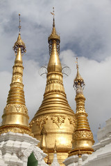 Golden stupas - obrazy, fototapety, plakaty