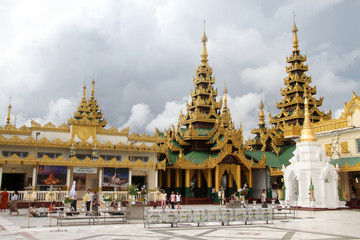 Fototapeta na wymiar Temples near Shwe Dagon pagoda