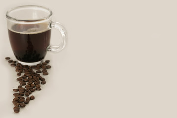 kaffeetasse und bohnen