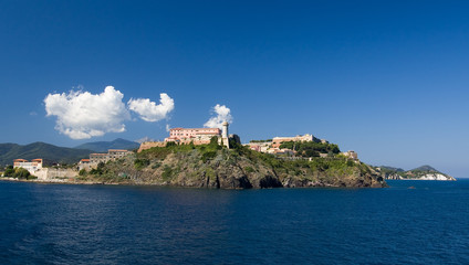 Fototapeta na wymiar Widok Portoferraio starego miasta, Wyspa Elba