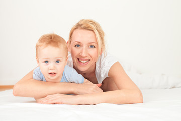 glücklich Mutter mit Baby