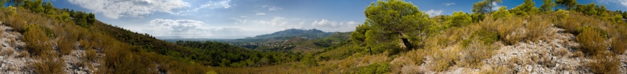 Fototapeta na wymiar Mountain View w Hiszpanii. Pełna panorama kołowym