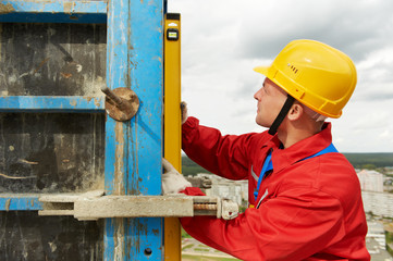 builder with level