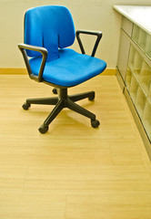 blue arm chair with nobody in office