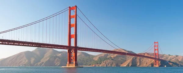 Tableaux ronds sur plexiglas Pont du Golden Gate Le Golden Gate Bridge à San Francisco pendant le panorama du coucher du soleil