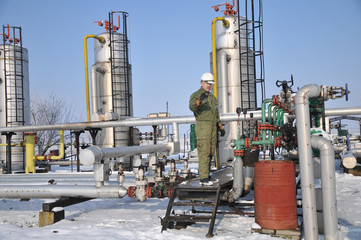 Obraz premium A worker in the oil and gas collectors