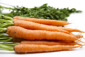 Karotten mit Grün