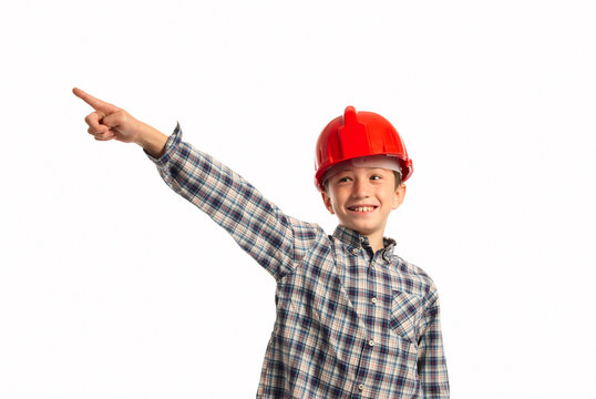 bambino con caschetto rosso che indica - child that points out