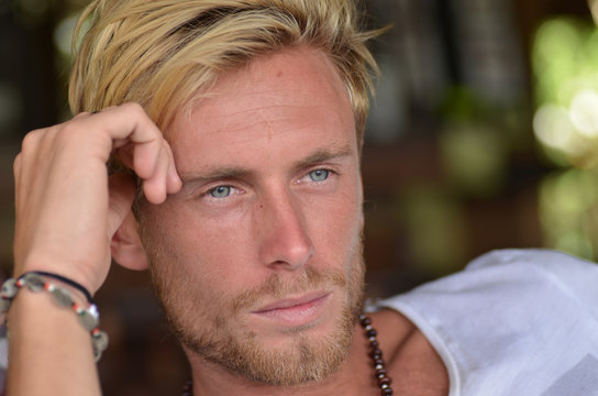 ragazzo biondo