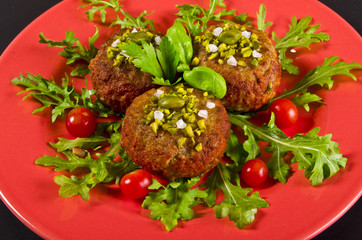 Frikadellen mit Rucolasalat