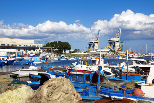 Pescherecci al porto di Palermo