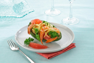 Avocado con gamberi e pompelmo rosa - antipasto