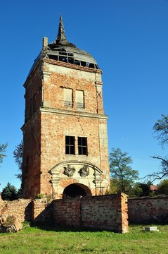Turm von Rittergut Biecz in Polen