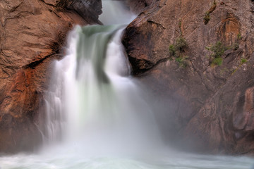 Obraz na płótnie Canvas Wodospad w Kings Canyon