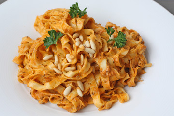 Plat de pâtes au pignons de pin