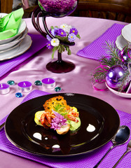 Avocado-Terrine mit  Meeresfrüchten und Tomatenpaste