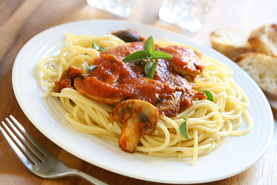 Spaghetti with Mushroom Sauce