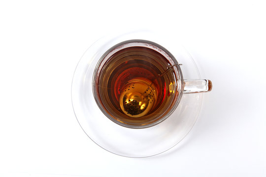 Tasse von oben mit Tee-Ei