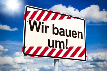 Ortseingangsschild mit Wir bauen um