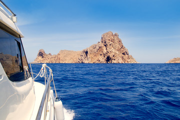 Ibiza yacht reaching Es Vedra island