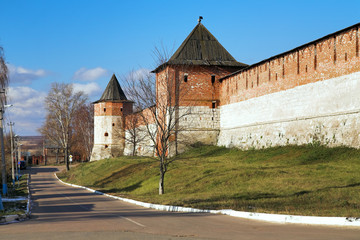 Fototapeta na wymiar The walls and towers of the Zaraysk Kremlin, Russia