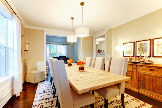 Natural design home dining room.