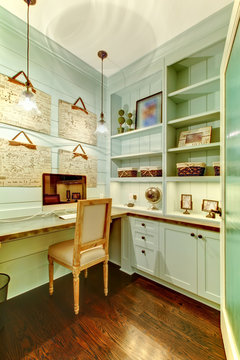 Small room - home office in the closet.