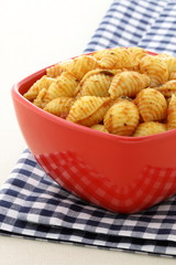 Delicious pasta shells with fresh marinara sauce