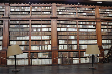 bibliothèque ancienne 10