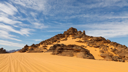 Fototapeta na wymiar Formacje skalne w Akakus Góry, Sahary, Libii