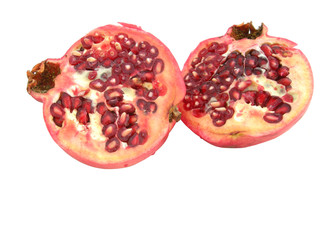 Granatapfel vor weißem Hintergrund