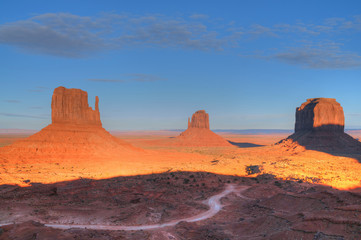 Obraz na płótnie Canvas Monument Valley Dawn