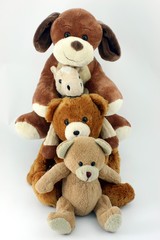 kuscheltiere vertikal übereinander Freunde