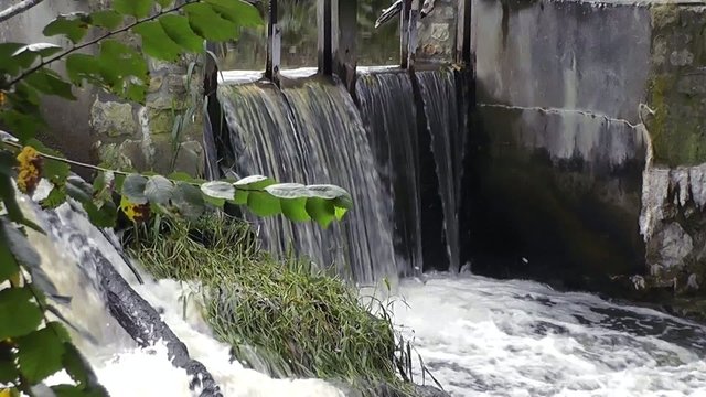 Ecluses sur rivi&egrave;re