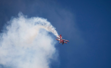 airplane performig in airshow
