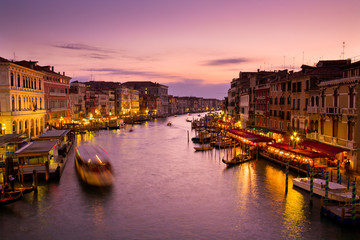 Fototapeta na wymiar Grand Canal w Wenecji o zachodzie słońca