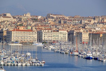 Fototapeta na wymiar Stary port w Marsylii