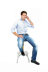 junger Mann mit Handy