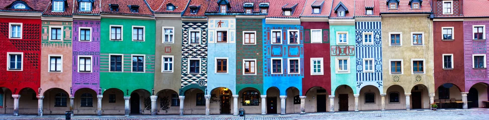 Foto op Plexiglas Panorama van gevels van huizen van het oude Poznan, Poland © neirfy