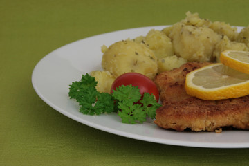 Schnitzel mit Bratkartoffeln