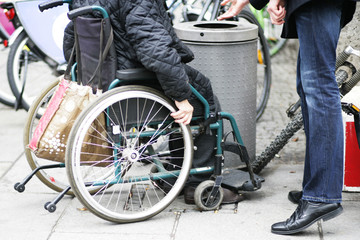 Fototapeta na wymiar Wózek inwalidzki